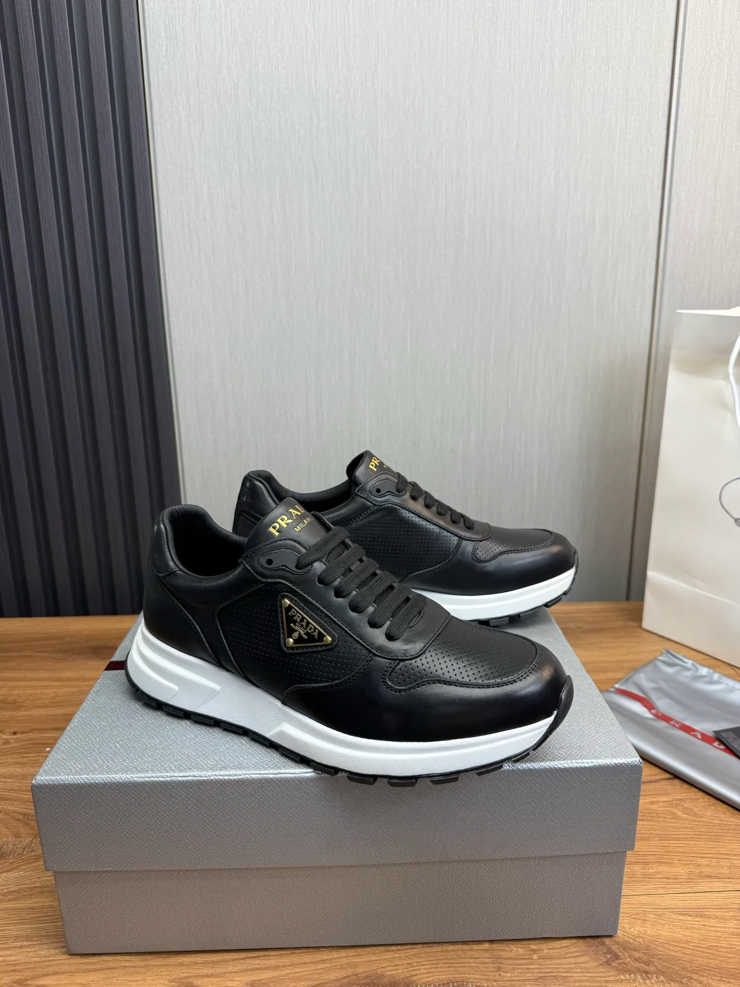 Men's shoes 💰580💰 [PRADA] Men's shoes are popular in the counter, official website is synchronized, 1 high-quality shipment ✔️Original cowhide punching + cowhide lining, 1🆚1 replica, original sole, 38-45 (45 customized, non-refundable)